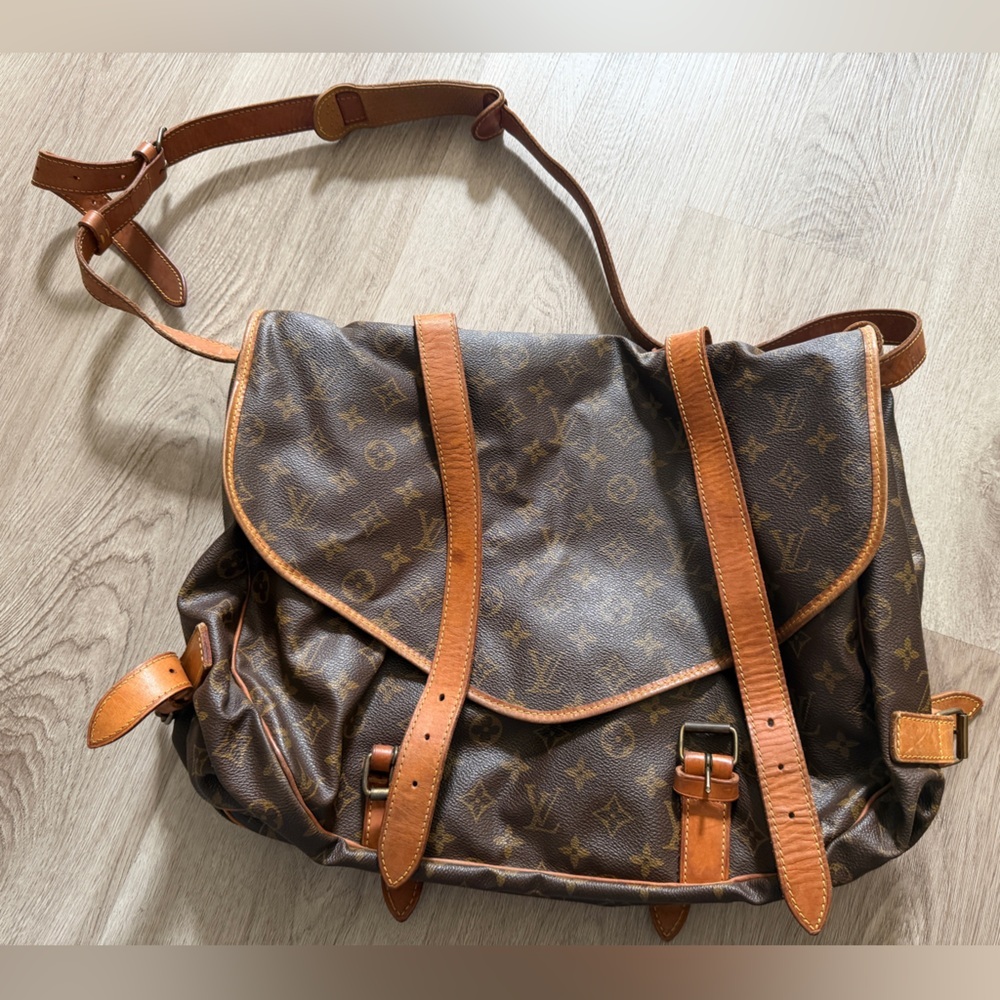 Louis Vuitton Monogram Saumur 43 Canvas Messenger Bag with Tan Leather Trim - Picture 5 of 16